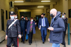 Matteo Salvini e il suo avvocato Giulia Bongiorno escono dall'aula per la pausa pranzo durante l'udienza del processo Open Arms