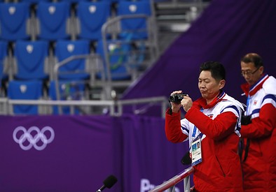 Atleti della Corea del Nord in uno stadio delle Olimpiadi.