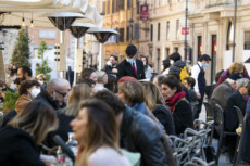 Roma, al ristorante in Piazza San Lorenzo in Lucina.