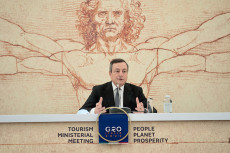 Il Presidente del Consiglio, Mario Draghi, introduce la conferenza stampa della riunione ministeriale del G20 dedicata al Turismo.