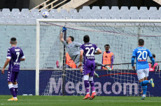 Una fase di gioco della partita Fiorentina-Napoli finita 0-2 a favore dei partenopei.