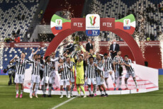 I giocatori della Juventus festeggiano la conquista della Coppa Italia.