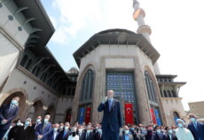 Il presidente turco, Recep Tauyyip Erdogan, inaugura la nuova moschea di piazza Taksim a Istanbul.
