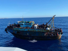 Uno dei barconi arrivati in questi giorni a Lampedusa