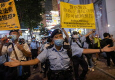 Attivisti manifestano ad Hong Kong nell'aniversario della strage di Tienanmen