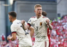 Kevin De Bruyne festeggia il gol del 2-1 del Belgio contro la Dinamarca