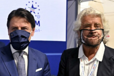 Beppe Grillo e Giuseppe Conte in una foto d'archivio.