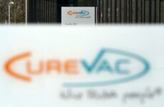 Il logo della società CureVac nella sede di Tuebingen, Germania.