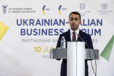 Il ministro degli Affari Esteri Luigi Di Maio partecipa al Business Forum Ucraina Italia durante la missione a Kiev, Ucraina, 10 giugno 2021.