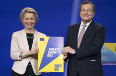 La conferenza stampa congiunta del Presidente del Consiglio, Mario Draghi, con la Presidente della Commissione europea Ursula von der Leyen negli Studi di Cinecittà in occasione dell'approvazione del Pnrr.