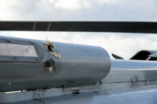 Particolare dell'elicottero in cui viaggiava il presidente colombiano Ivan Duque colpito da proiettili.