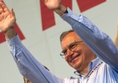 Guglielmo Epifani durante una manifestazione. (ANSA)