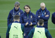 Il ct della Nazionale Roberto Mancini in un allenamento con la squadra