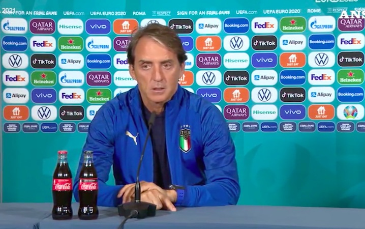Il ct Roberto Mancini in conferenza stampa prima della partita contro il Galles.