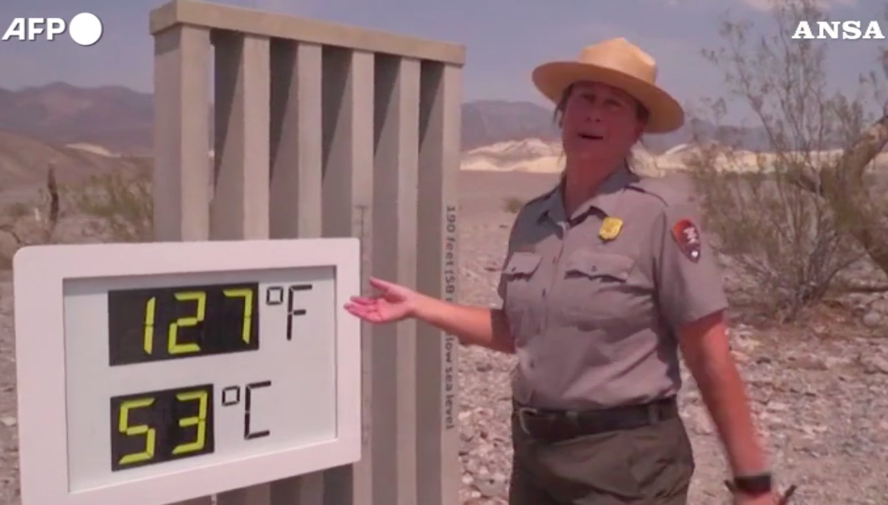 Canada: un agente forestale mostra la temperatura di 53 gradi.