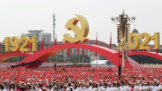 La ceremonia per il centenario del Partito Comunista Cinese, nella piazza Tiananmen di Pechino