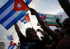 Manifestanti nelle strade di Cuba.