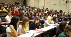 Studenti in un'aula universitaria pre-Covid.