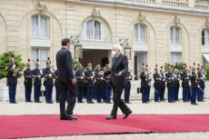 Il Presidente della Repubblica Sergio Mattarella arriva al Palais de l’Elysée,accolto da Emmanuel Macron,Presidente della Repubblica Francese,in occasione della visita di Stato nella Repubblica di Francia.
