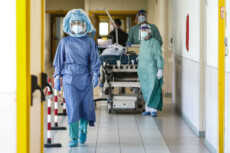 Sanitari nell'ospedale di Tor Vergata.