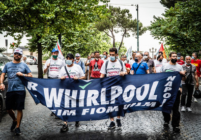 Protesta dei lavoritaori di Whirlpool.