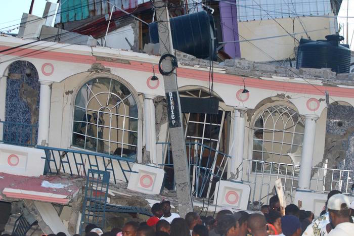 L'hotel "Petit Pas' danneggiato dalla scossa di terremoto su Haiti.