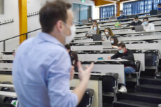 Un'aula della Facoltà di Economia dell'Università di Genova, dove gli studenti universitari dal 1 marzo sono tornati, in parte, nelle aule per seguire le lezioni in presenza,