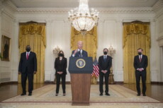 Il Presidente Joe Biden, con il suo staff, annuncia la reazione americana all'attentato di Kabul.