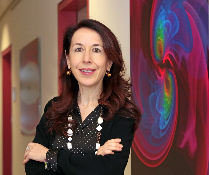 La Prof. Dr. Alessandra Buonanno, lavora presso il Max-Planck-Institut für Gravitationsphysik (Klaer)