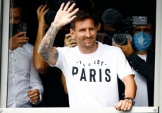 Leo Messi all'arrivo a Parigi