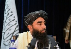 Il portavoce dei Talebani Zabiullah Mujahid in una conferenza stampa a Kabul.