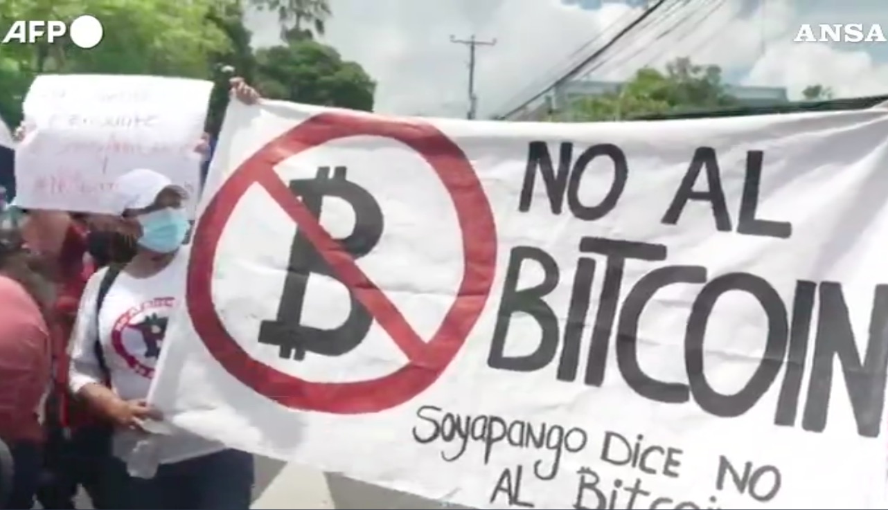 Alcune proteste in El Salvador contro l'uso come moneta ufficiale del Bitcoin.
