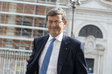 Vittorio Colao Ministro all'innovazione tecnologica entra a palazzo Chigi per il consiglio dei ministri.