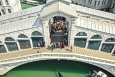 L'inaugurazione del Ponte di Rialto a Venezia dopo la restaurazione.