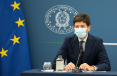 Il ministro della Salute italiano Roberto Speranza in una conferenza stampa.