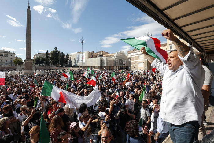 Giuliano Castellino, durante la recente manifestazione dei No-pass a piazza del Popolo, Roma