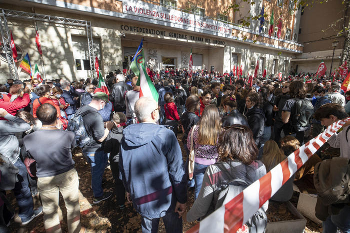 La manifestazione in solidarietà della CGIL dopo l'assalto dei manifestanti no Green pass, Roma