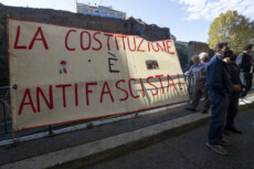 Lo striscione con la scritta 'La Costituzione è antifascista' durante la manifestazione in solidarietà della Cgil dopo l'assalto dei manifestanti no Green pass, Roma