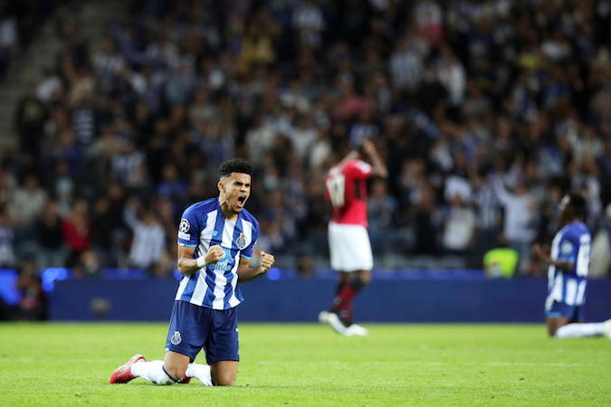 Luis Diaz festeggia il gol che segna la vittoria del Porto contro il Milan