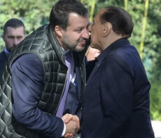 Saluti al termine dell’incontro tra il presidente di Forza Italia, Silvio Berlusconi, il leader della Lega, Matteo Salvini e la presidente di Fratelli d’Italia, Giorgia Meloni, presso la residenza romana di Silvio Berlusconi.