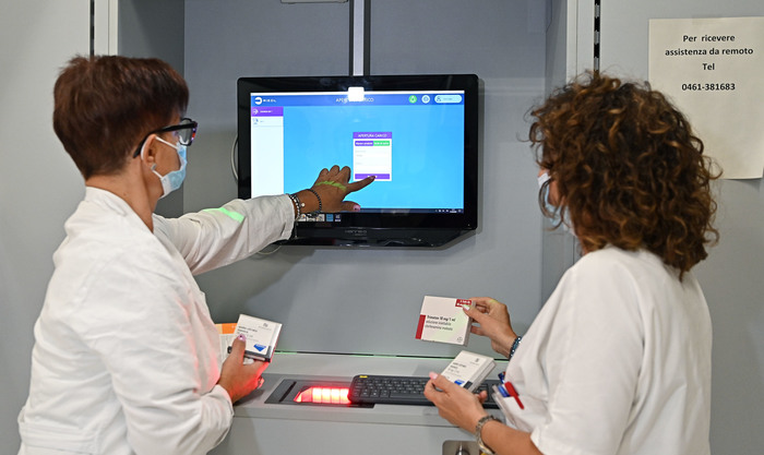 Inaugurazione primo robot farmacista dell'ospedale Mauriziano di Torino,