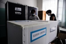 Le operazioni di spoglio per il sindaco di Roma con l'apertura delle urne per le elezioni amministrative,