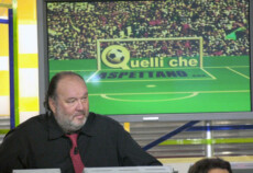 Giampiero Galeazzi nel corso della trasmissione sportiva 'Quelli del calcio''.