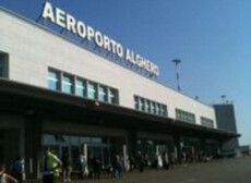 L'aeroporto di Alghero in una foto d'archivio.