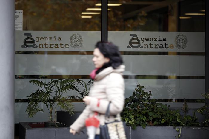 L'ingresso della nuova sede dell'Agenzia delle Entrate, Roma,