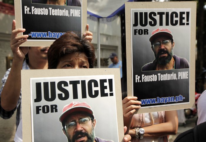 Manifestazione per chiedere giustizia per l'assassinio di padre Fausto Tentorio.