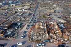 Almeno 83 morti accertati per tornado Usa, decine dispersi.