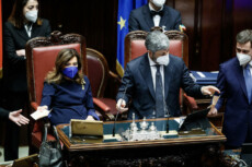 La presidente del Senato Maria Elisabetta Alberti Casellati e il presidente della Camera dei Deputati Roberto Fico durante le operazioni di spoglio delle schede.