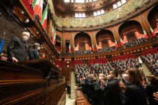 Il Presidente della Repubblica Sergio Mattarella con i Presidenti di Camera e Senato in occasione della cerimonia di giuramento dinanzi al Parlamento in seduta comune