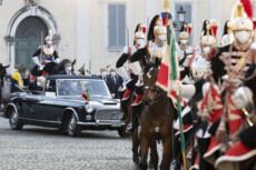 Il Presidente della Repubblica Sergio Mattarella a bordo della Lancia Flaminia al suo arrivo al Palazzo del Quirinale per la cerimonia di insediament
